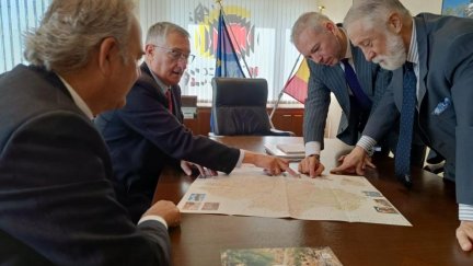 El director general de Turismo y Hostelería, Jorge Moncada; el consejero de Medio Ambiente y Turismo, Manuel Blasco; el director de la OET en Tokio, Enrique Ruiz de Lera; y el ministro consejero de la Embajada de España, Miguel Gómez de Aranda.. / Gobierno de Aragón