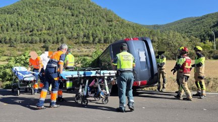 Momento en el que se atendía a los heridos en el accidente./ Guardia Civil