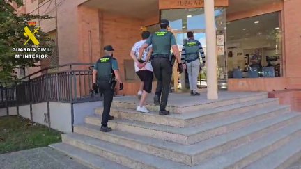 Uno de los detenidos acusado de varios robos en el interior de viviendas de Huesca, Zaragoza y Soria. / Guardia Civil