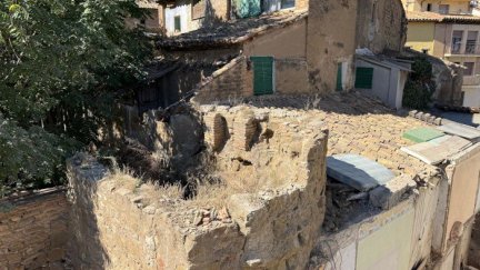 El derribo del número 9 de la ronda de Montearagón  ha destapado uno de los 99 torreones que formaban parte de la muralla musulmana del siglo IX. / Ayuntamiento de Huesca