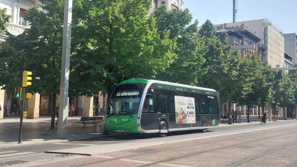 Varias líneas de autobús urbano modifican sus recorridos el día de la Ofrenda de Flores./ Europa Press