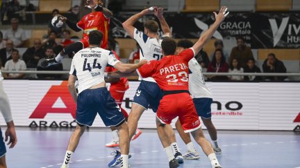 El Bada Huesca busca dar un golpe en Irún ante el Bidasoa.