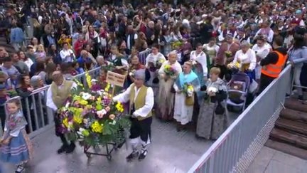 La Ofrenda siempre ofrece un gran despliegue de vestimentas. / Aragón Tv