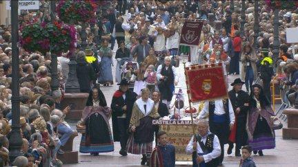 La Ofrenda de Frutos, a su paso por la calle Alfonso./ Aragón TV