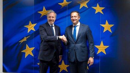 Jorge Azcón con el comisario europeo de Agricultura. / Gobierno de Aragón