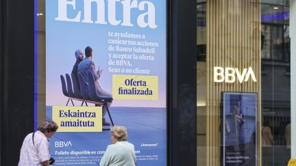 La opa no ha conseguido ni el 26 % del apoyo de los accionistas del Sabadell. / EFE. Luis Tejido