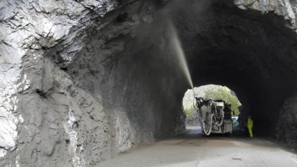 Actuación en uno de los cinco túneles de la A-139 en Benasque