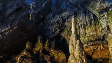 Un estudio propone controlar el CO₂ y reducir el número máximo de visitantes de las Grutas de Cristal de Molinos. / Aragón TV