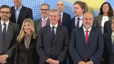 La vicepresidenta del Gobierno de Aragón, Mar Vaquero, este martes en Santiago de Compostela junto a los representantes del resto de comunidades. / Aragón TV