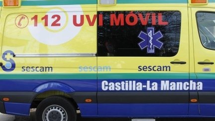 Imagen de archivo de una ambulancia de Castilla-La Mancha. / Europa Press