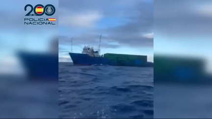 Barco mercante que transportaba unos 6.500 kilos de cocaína a unas 600 millas (unos 1.100 kilómetros) de las islas Canarias. / Policía Nacional