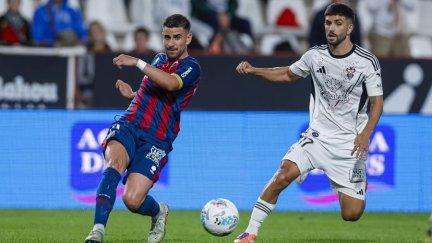 Un momento del partido en el Carlos Belmonte