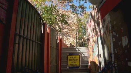 Los equipos técnicos de inspección urbanística del Ayuntamiento de Zaragoza han decidido mantener la declaración de "ruina inminente" del edificio situado en la calle Estébanes. / Aragón TV