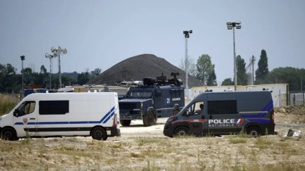 Coches de la Policía francesa. / EFE. EPA. Yoan Valat