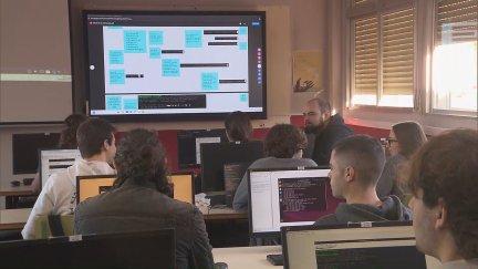 Alumnos de FP en el centro de Los Enlaces de Zaragoza. / Aragón TV