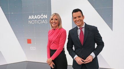 Noemí Núñez y Javier Gastón, presentadores del informativo Aragón Noticias 1. / CARTV