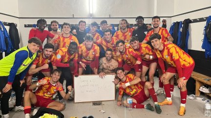 Los jugadores de la SD Ejea celebran el triunfo.