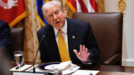 El presidente dice que las empresas están llegando "en masa" al país gracias a los aranceles / EFE