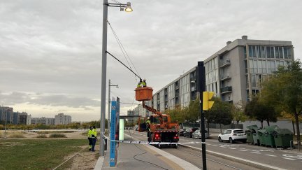 El tranvía de Zaragoza suspende su servicio en siete paradas por la rotura de la catenaria. / Aragón Noticias