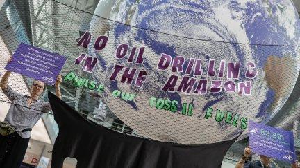 Protesta contra los combustibles fósiles durante la clebración del COP30. | EFE/ Fraga Alves