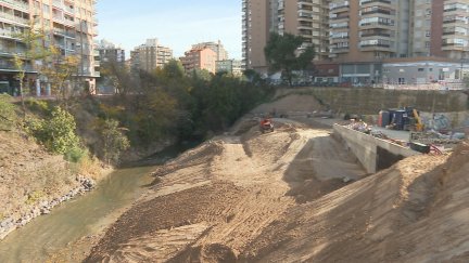 25 vecinos se han acercado para conocer más detalles sobre la trasformación de la ribera del río Huerva. / Aragón TV