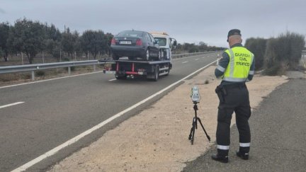 La Guardia Civil de Teruel intercepta a un vehículo cuyo conductor circulaba a más del doble de la velocidad máxima permitida en la vía. / Guardia Civil