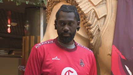 Khalifa Koumadje durante su presentación