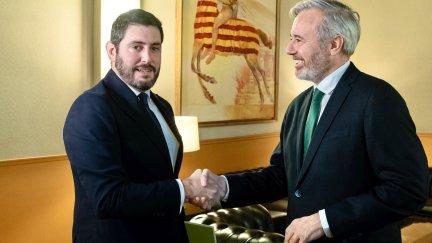 El presidente de Aragón, Jorge Azcón, en el encuentro que ha mantenido con el portavoz de Vox, Alejandro Nolasco, este martes por la tarde. / Fabián Simón -Gobierno de Aragón