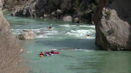 El rafting de Murillo de Gállego es una fuente de turismo de aventura de la provincia. / Aragón Tv