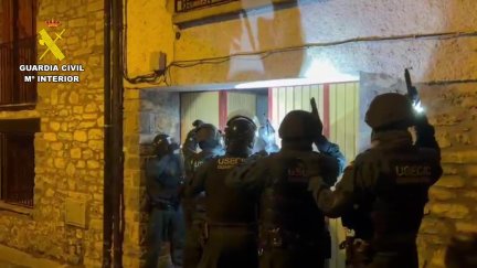 Los agentes durante los registros y detenciones realizadas el pasado 3 de diciembre. / Policía Nacional