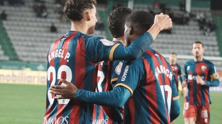 La SD Huesca busca este viernes tres puntos que le den tranquilidad.