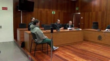 El acusado durante el veredicto del jurado popular. / Aragón TV