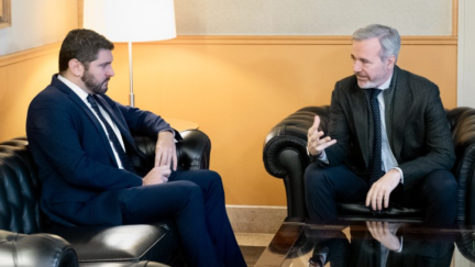 El presidente de Aragón, Jorge Azcón, y el portavoz de Vox en las Cortes, Alejandro Nolasco, durante la reunión que han mantenido este viernes en el edificio Pignatelli. / Gobierno de Aragón. Fabián Simón