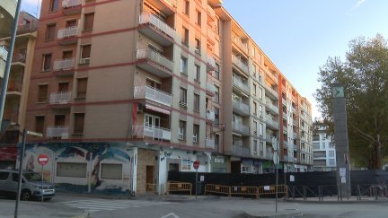Bloques desalojados en la plaza Santa Clara de Huesca. / Aragón TV
