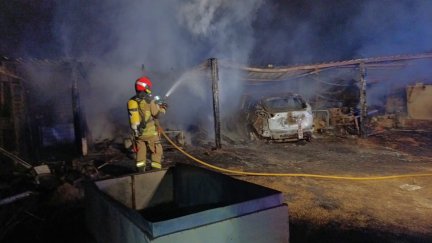 El fuego se ha producido pasadas las 17:30 horas en un 'masico' de Alcañiz. / Bomberos DPT
