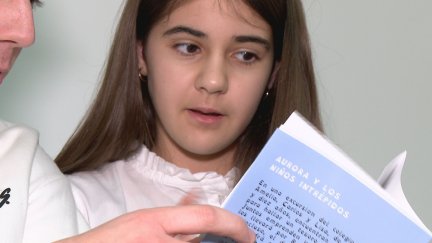 Elisa Pascual comenzó a escribir este libro con tan solo nueve años / Aragón TV