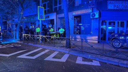 La mujer ha sido apuñalada en una vivienda de la calle de Bravo Murillo, en Madrid. / Emergencias Madrid