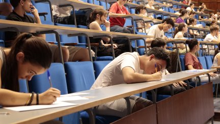 Alumnos realizando los últimos exámenes de la PAU./ Unizar / Europa Press