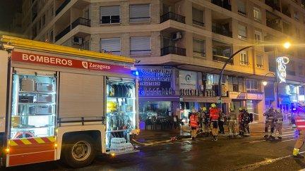 El incendio se ha producido en la calle Compromiso de Caspe. / Aragón Tv