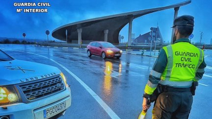La Guardia Civil de Teruel investiga a un hombre por conducir con el permiso retirado e impago de combustible. / Guardia Civil