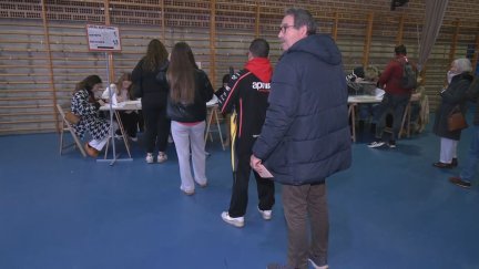 Los extremeños acuden este domingo a las urnas. / EFE