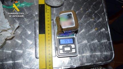 Hallazgo de la droga en el registro de en la vivienda de Caspe./ Guardia Civil