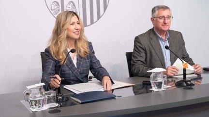 La vicepresidenta de Aragón, junto al consejero de Medio Ambiente, en la presentación de los datos de inversión extranjera./ Fabián Simón/ Gobierno de Aragón