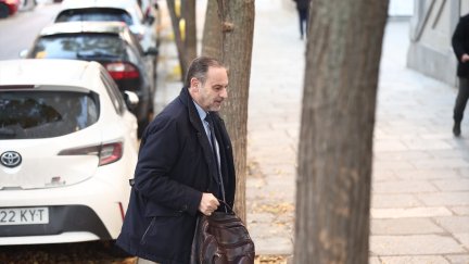 Ábalos a su llegada al Tribunal Supremo en noviembre de 2025 / Europa Press. Eduardo Parra