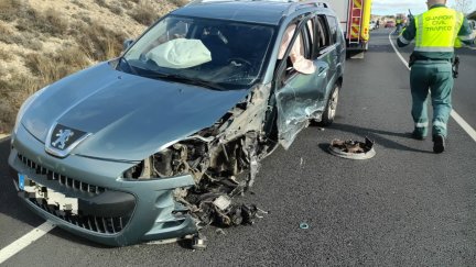 Los coches han sufrido un choque frontolateral. / Bomberos de la Diputación de Teruel