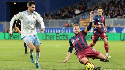 Un momento del pasado derbi aragonés en el Ibercaja Estadio