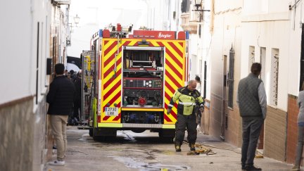 Calle San Rafael de Alhaurín el Grande (Málaga), donde ha ocurrido el siniestro. / EFE/Carlos Díaz