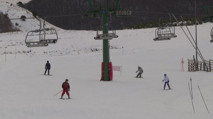 A pesar del frío, hasta -3 ºC en Formigal este jueves, muchos se han decantado por disfrutar de la nieve. / Aragón TV