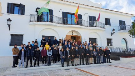 Alhaurín El Grande guarda un minuto de silencio tras la muerte de dos adolescentes. / Ayuntamiento de Alhaurín El Grande