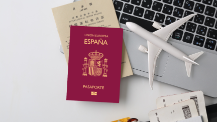 El 41 % de los viajeros utiliza IA generativa para organizar sus viajes / Canva